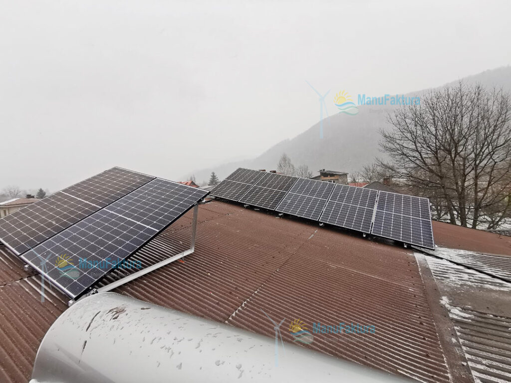 Fotowoltaika Jeleśnia 6,46 kWp - montaż paneli słonecznych na dachu z blachy falistej