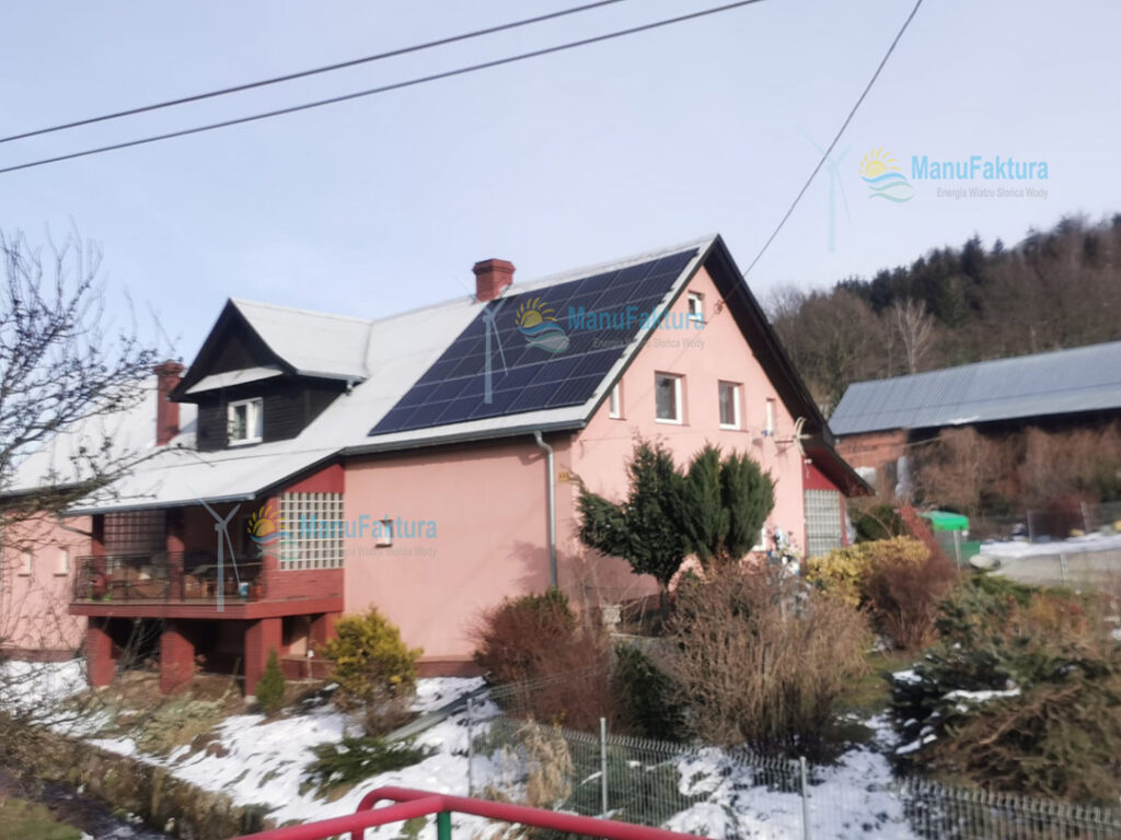 Fotowoltaika Chwalisław 15 kWp - montaż paneli słonecznych na budynku wielorodzinnym dach skośny