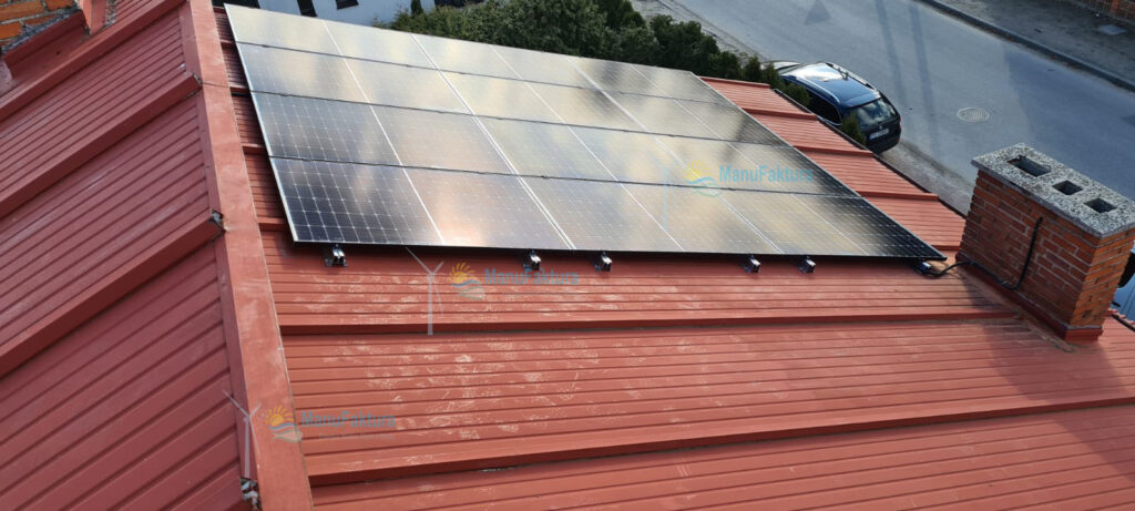 Fotowoltaika Słupca k. Poznania 9,9 kWp - instalacja paneli słonecznych na dachu z blachy falistej