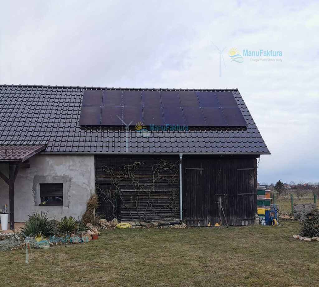 Fotowoltaika Suchodaniec 6 kWp - instalacja paneli słonecznych na budynku gospodarczym