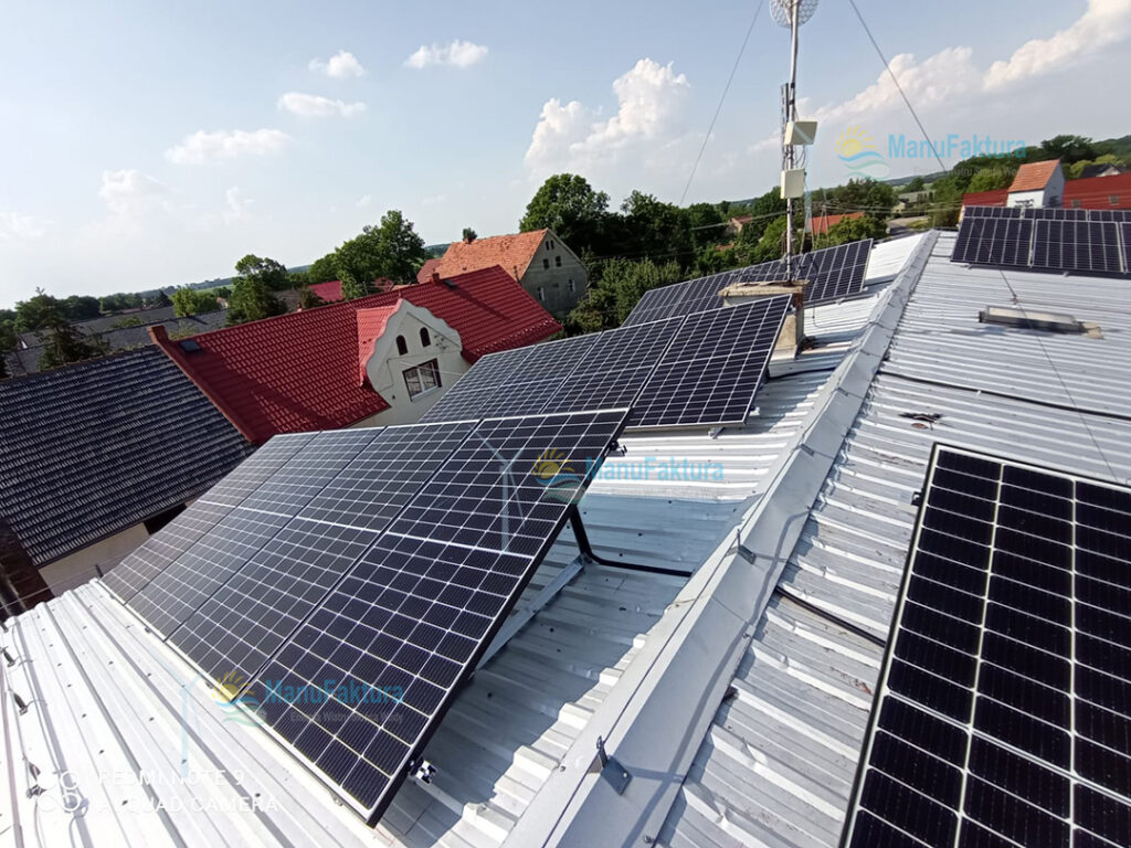 Fotowoltaika Ścinawa 9,90 kWp - instalacja paneli słonecznych na dachu z blachy falistej