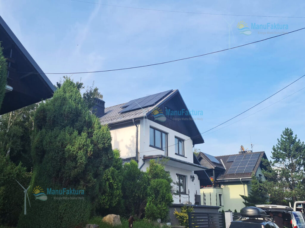 Fotowoltaika Jelenia Góra - instalacja paneli słonecznych na domu wielorodzinnym dwukondygnacyjnym