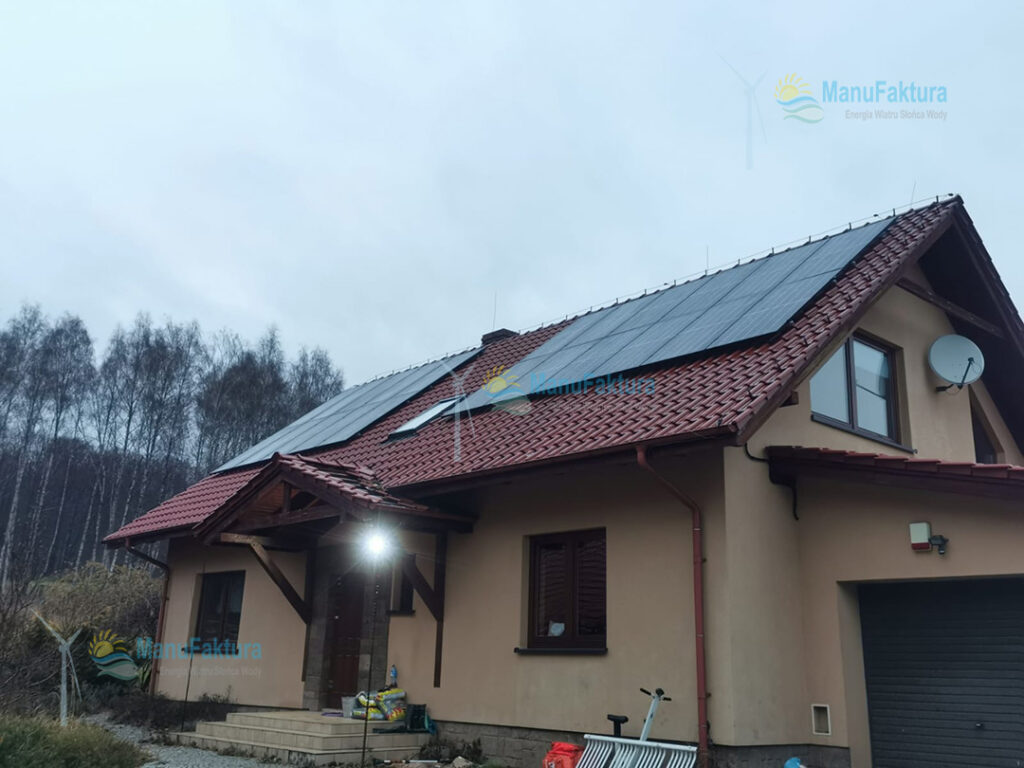 Fotowoltaika Katowice 9,9 kWp - instalacja paneli woltaiczna na dachu domu jednorodzinnego