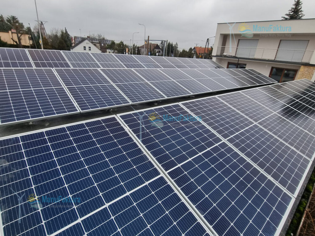 Fotowoltaika Opole 14 kWp - instalacja paneli słonecznych na dachu płaskim w domu jednorodzinnym