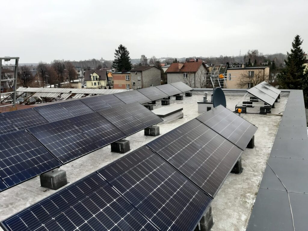Fotowoltaika Zawiercie 6,5 kWp - instalacja paneli słonecznych na budynku firmy produkcyjnej