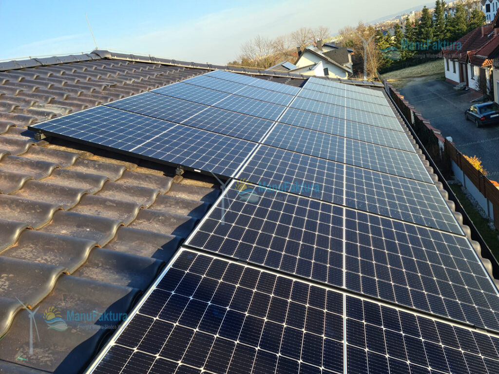 Fotowoltaika Kraków 6,1 kWp - panele słoneczne na dachu krytym dachówką ceramiczną