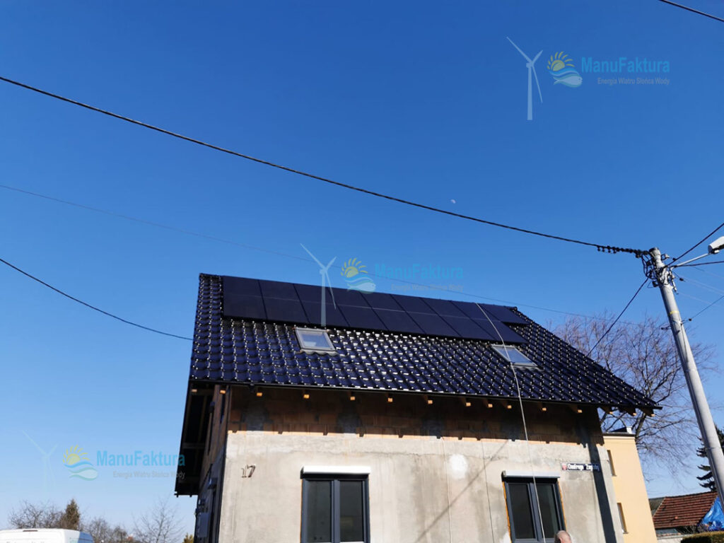 Fotowoltaika Nysa 6,50 kWp - instalacja paneli fotowoltaicznych na dachu krytym dachówką ceramiczną lakierowaną na wysoki połysk