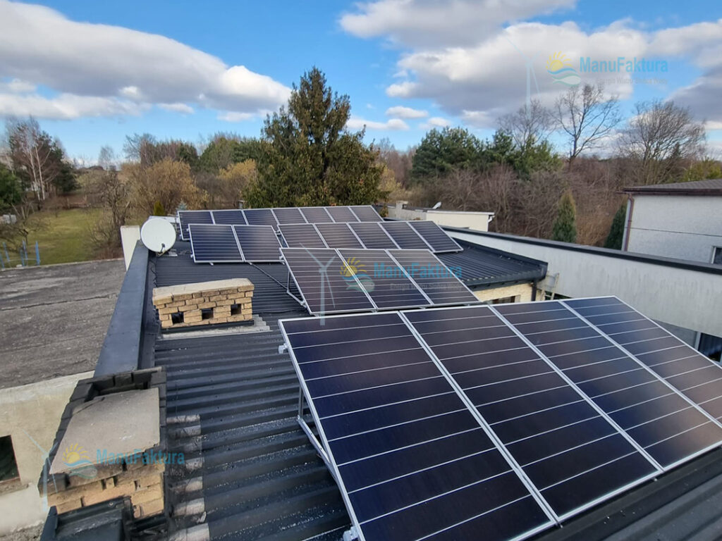 Fotowoltaika Psary 9,9 kWp - instalacja paneli słonecznych na dachu krytym blachą falistą