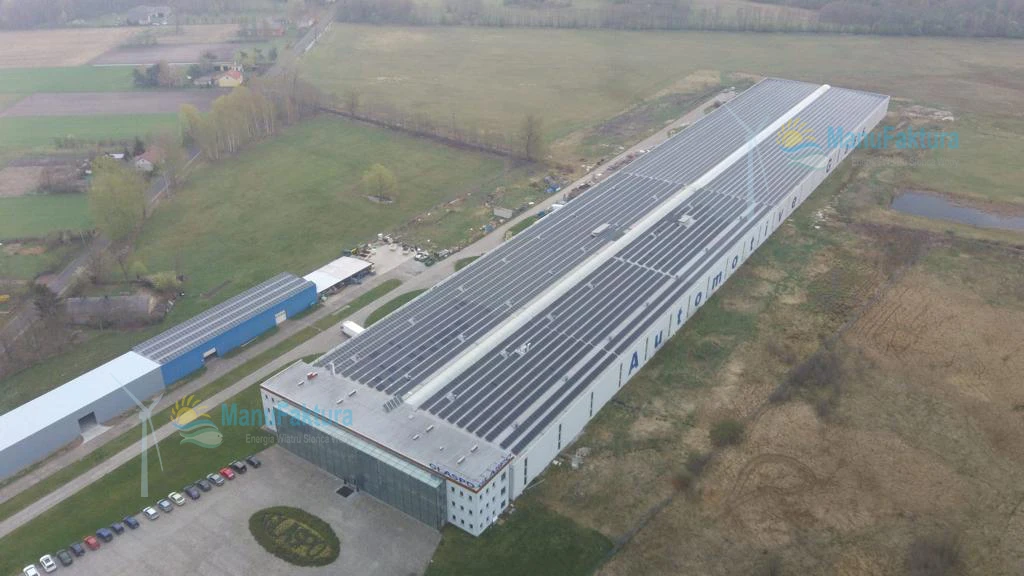 realizacja 2022-04-30 panele fotowoltaiczne na dachu fabryki szyb samochodowych