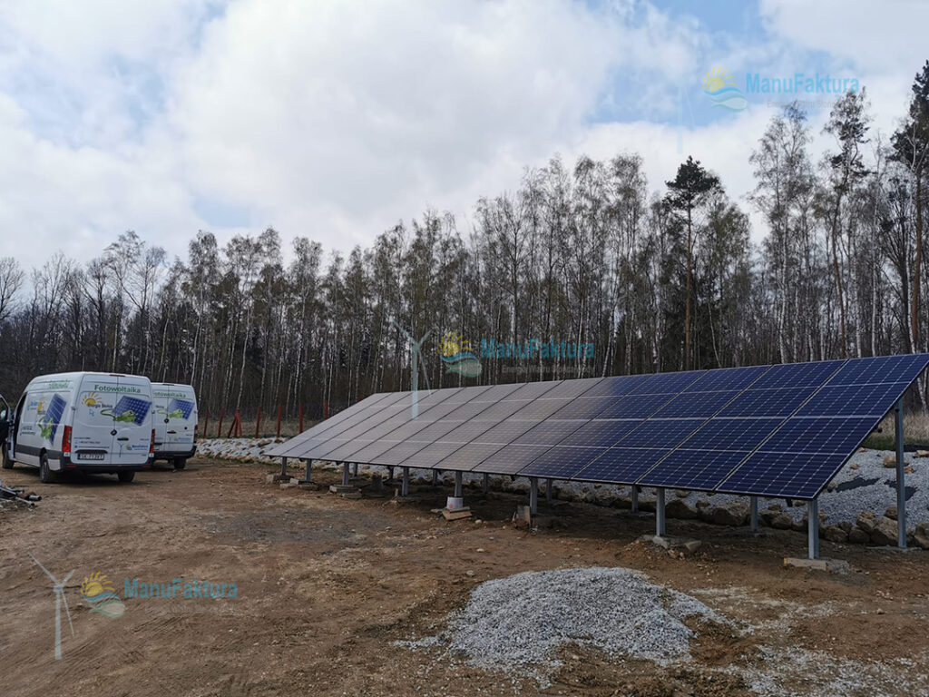 Fotowoltaika Siedlęcin 9,9 kWp - instalacja paneli fotowoltaicznych na konstrukcji gruntowej