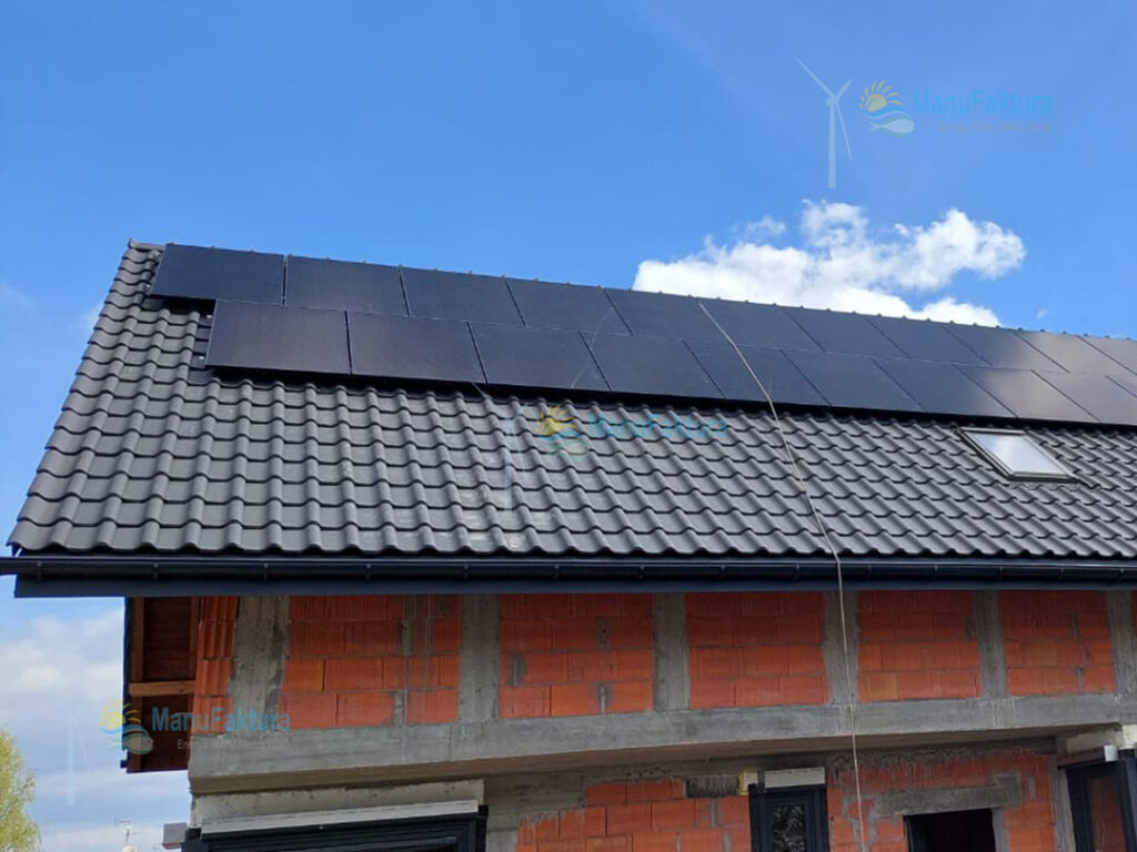 Fotowoltaika Gliwice 9,99 kWp Solaredge - całkowicie czarne panele słoneczne nadal z blachodachówki