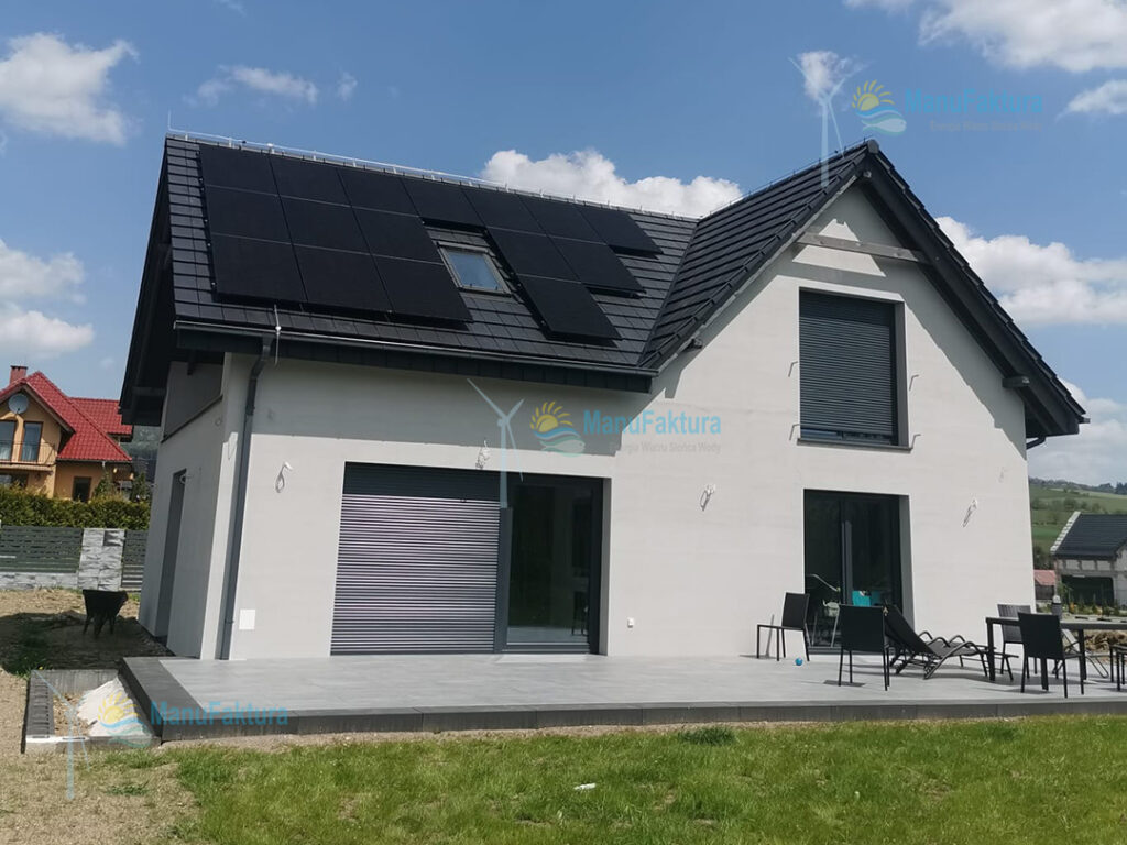 Fotowoltaika Dziwiszów 9-90 kWp Solaredge dolnośląskie - całkowicie czarne panele słoneczne instalacja na dachu domu jednorodzinnego