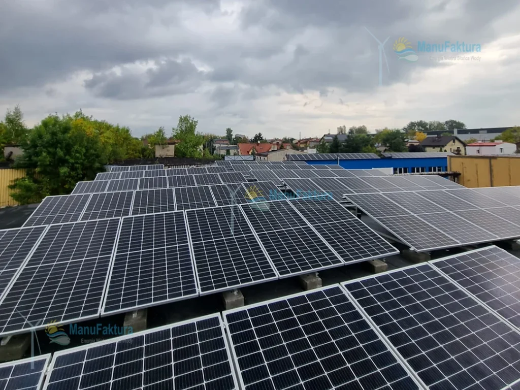 Żory Instalacja fotowoltaiki na dachu hali magazynowej firmy lokalnej - moc paneli słonecznych 50 kWp