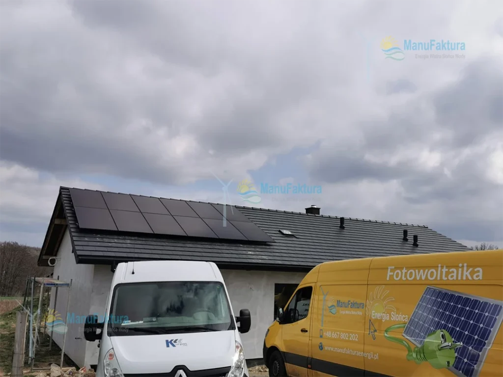 Fotowoltaika Mikołów 9,90 kWp - panele słoneczne na nowym domu jednorodzinnym moduły typu full Black
