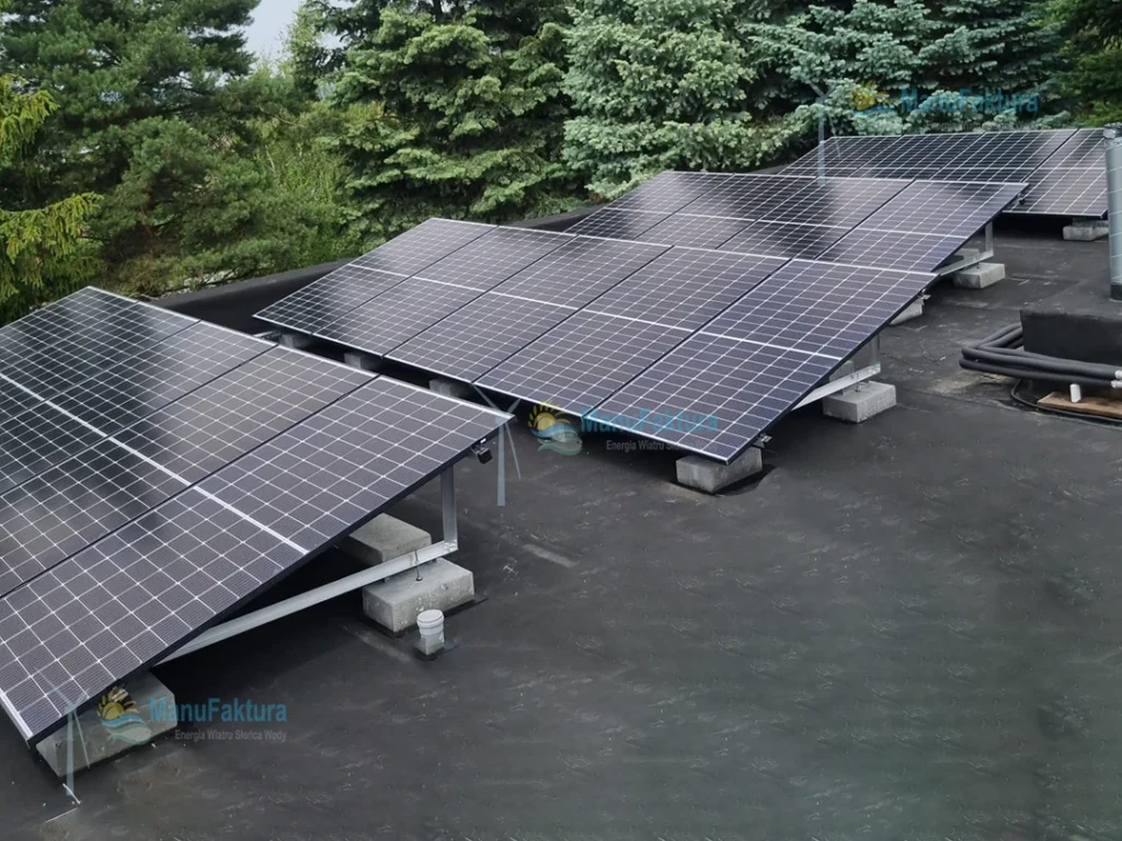Fotowoltaika Kraków 10 kWp montaż paneli słonecznych za pomocą systemu balast owego na dachu płaskim stropodach
