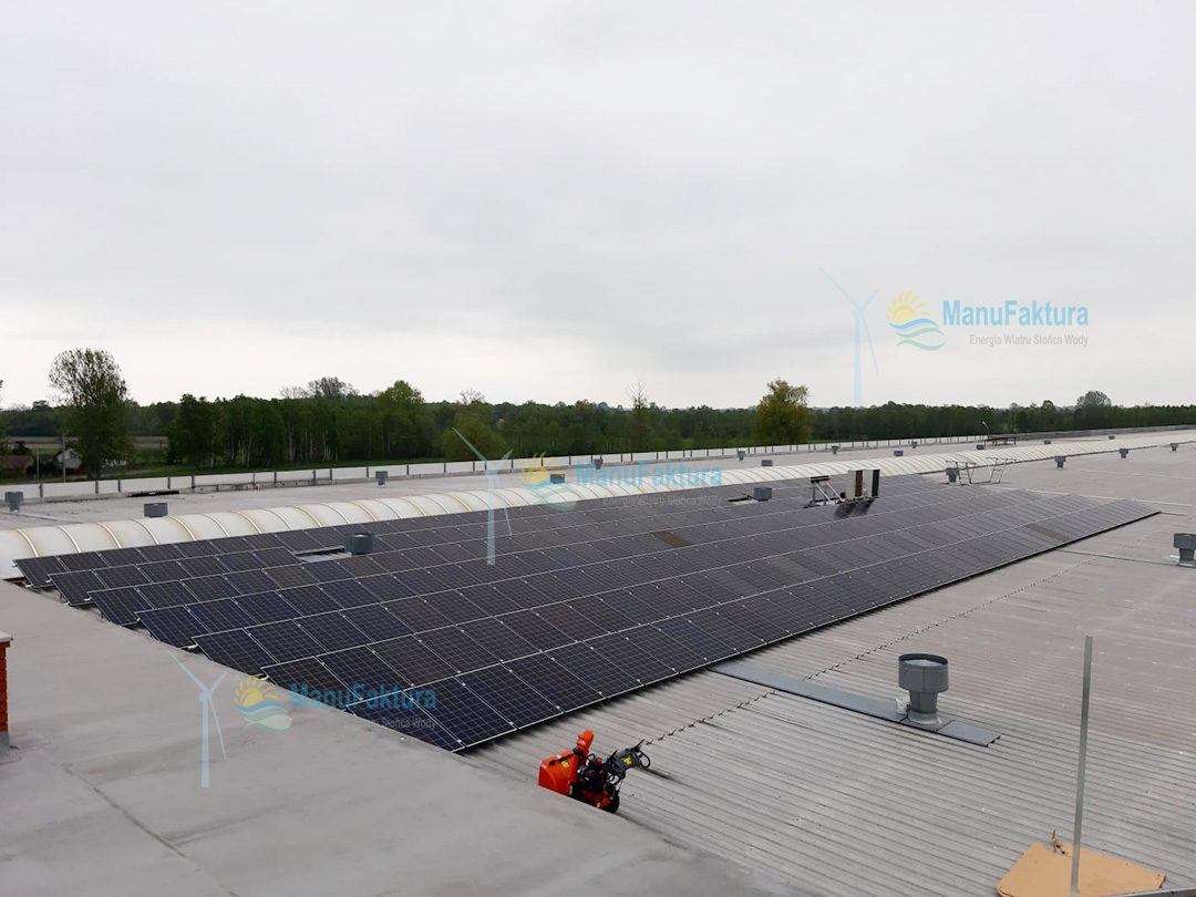 Instalacja fotowoltaiczna o mocy 100 kWp - montaż na dachu budynku produkcyjnego Grzegorzew k. Koła w Wielkopolsce.