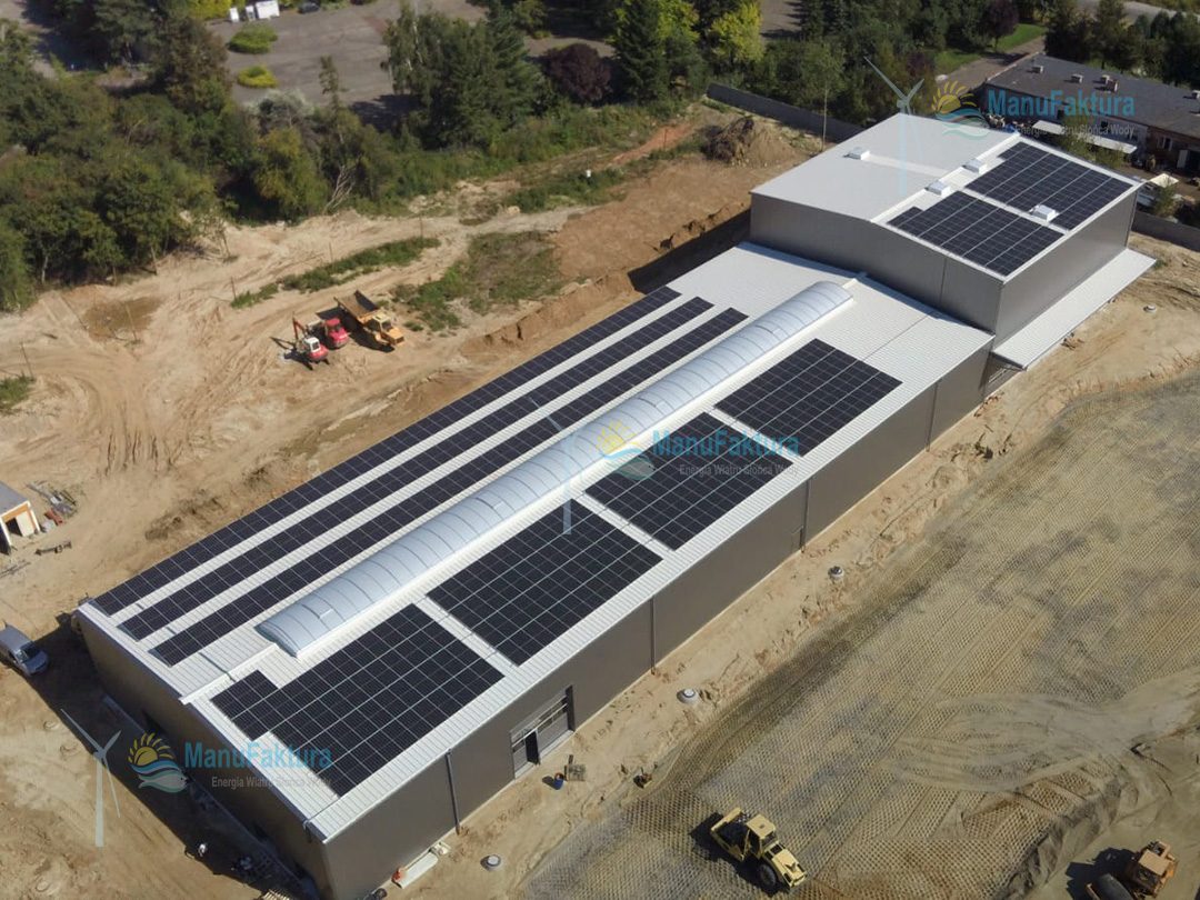 Panele fotowoltaiczne o mocy 200 kWp - montaż na dachu zakładu produkcyjnego w Skarbimierzu na Opolszczyźnie.